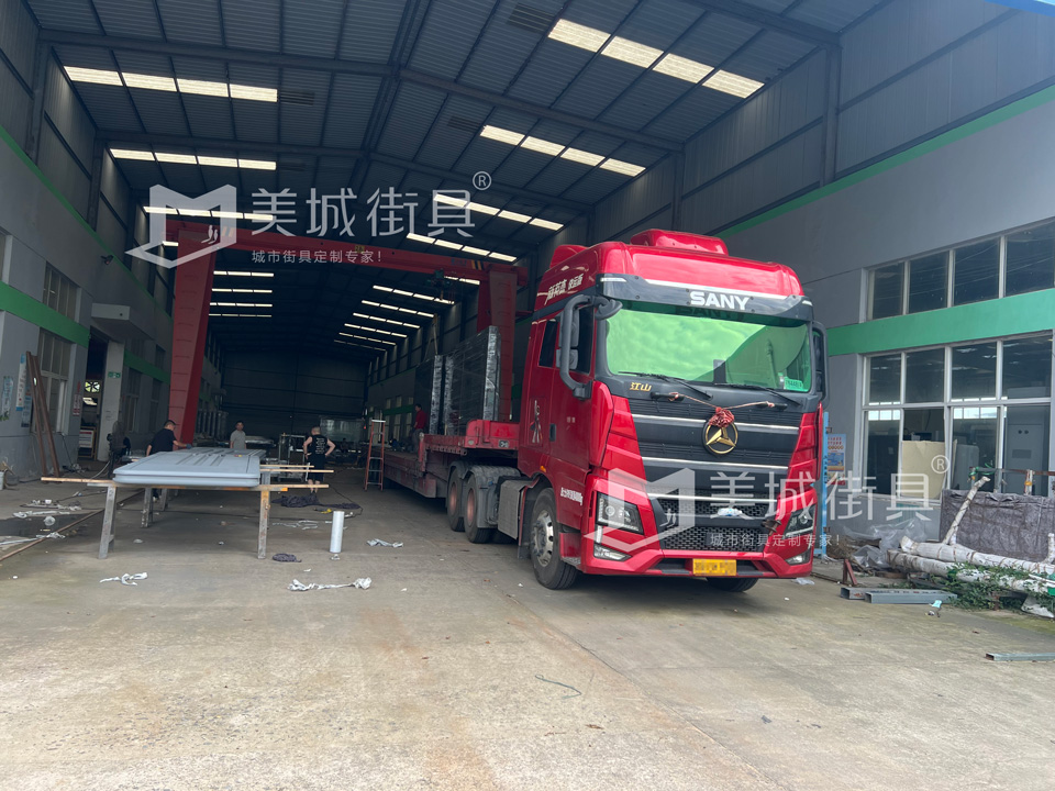 湖(hú)北鄂州公(gōng)交候車(che)亭髮(fa)貨