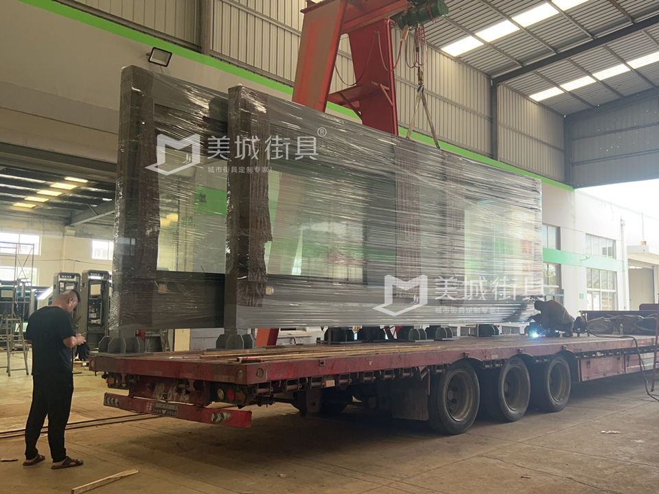 湖(hú)北鄂州公(gōng)交候車(che)亭髮(fa)貨