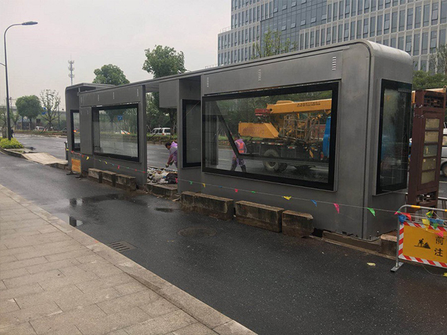 浙江(jiang)杭(hang)州候車(che)亭安(an)裝(zhuang)